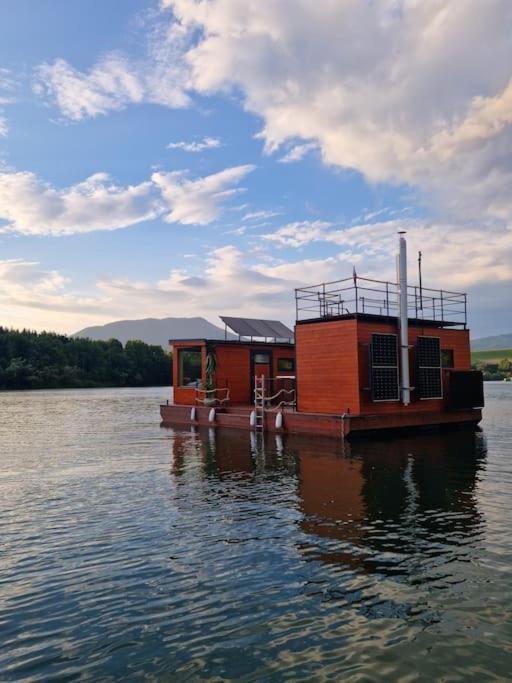 Aquachill Houseboat & Wellness Liptovský Trnovec Exterior foto