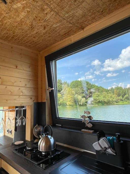 Aquachill Houseboat & Wellness Liptovský Trnovec Exterior foto