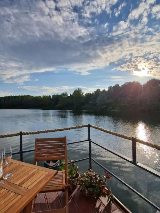 Aquachill Houseboat & Wellness Liptovský Trnovec Exterior foto