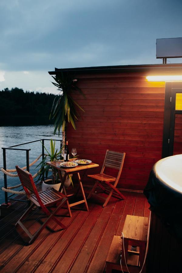 Aquachill Houseboat & Wellness Liptovský Trnovec Exterior foto