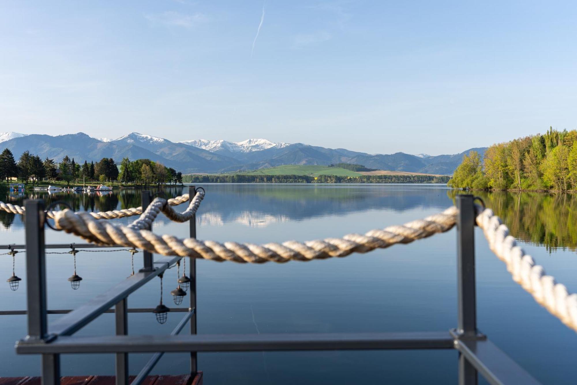 Aquachill Houseboat & Wellness Liptovský Trnovec Exterior foto