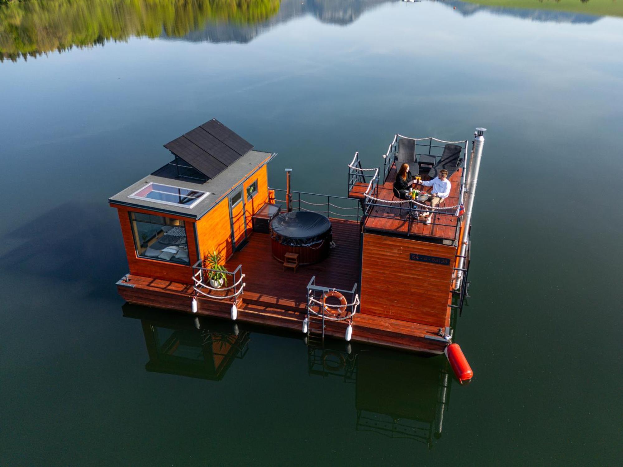 Aquachill Houseboat & Wellness Liptovský Trnovec Exterior foto