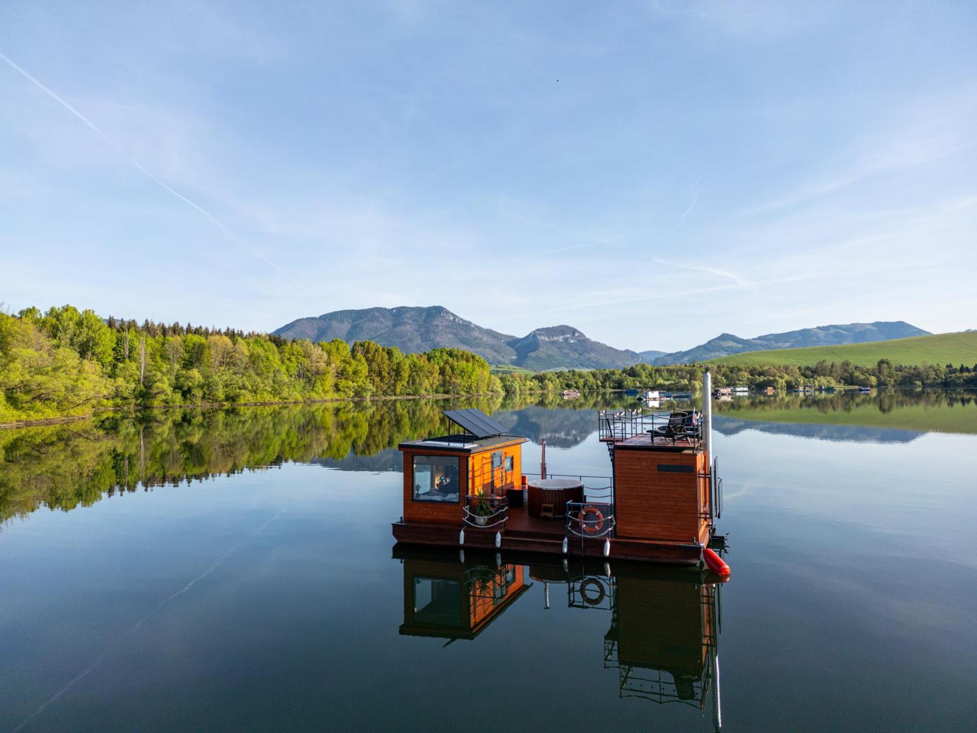 Aquachill Houseboat & Wellness Liptovský Trnovec Exterior foto