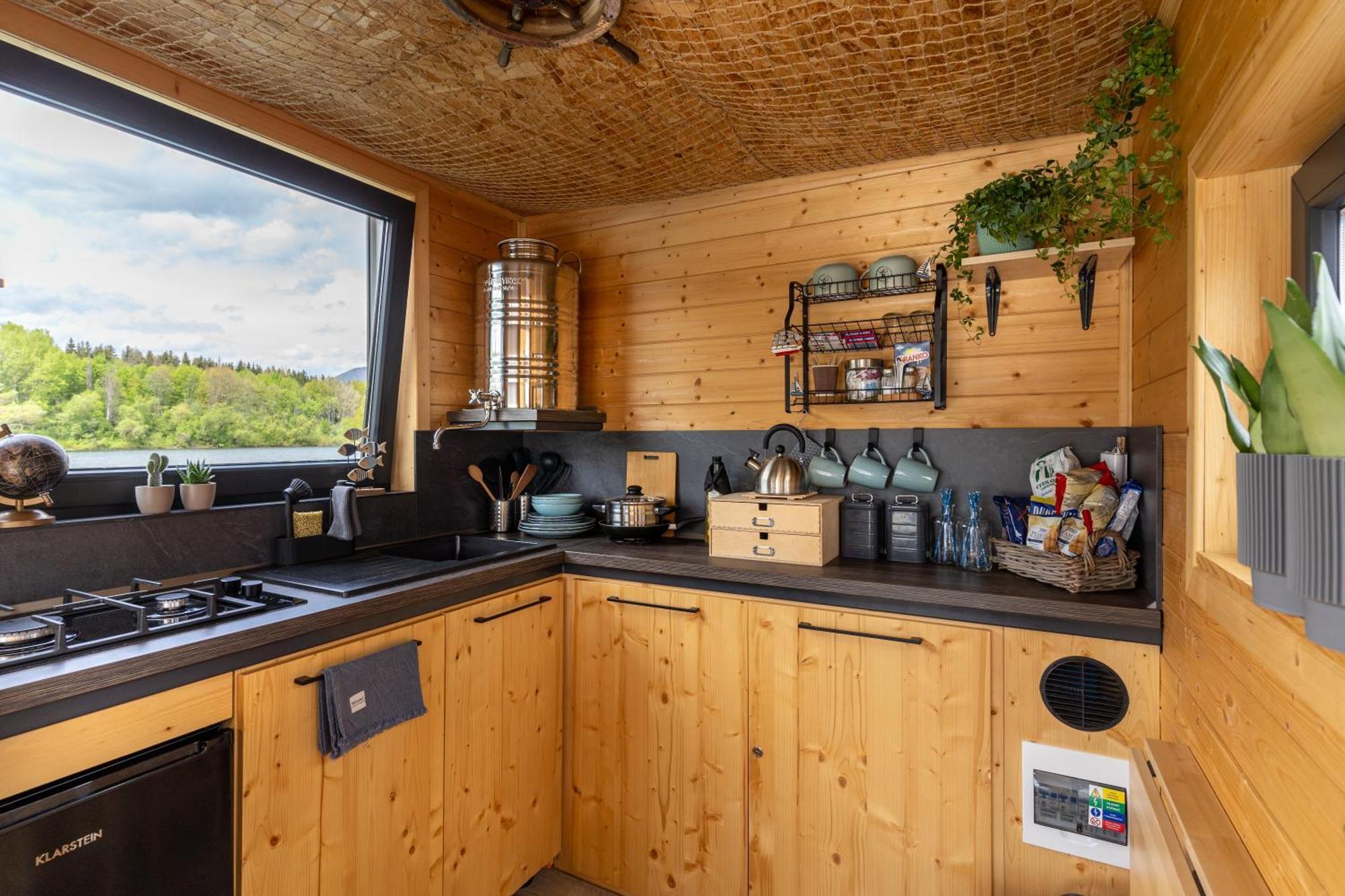 Aquachill Houseboat & Wellness Liptovský Trnovec Exterior foto