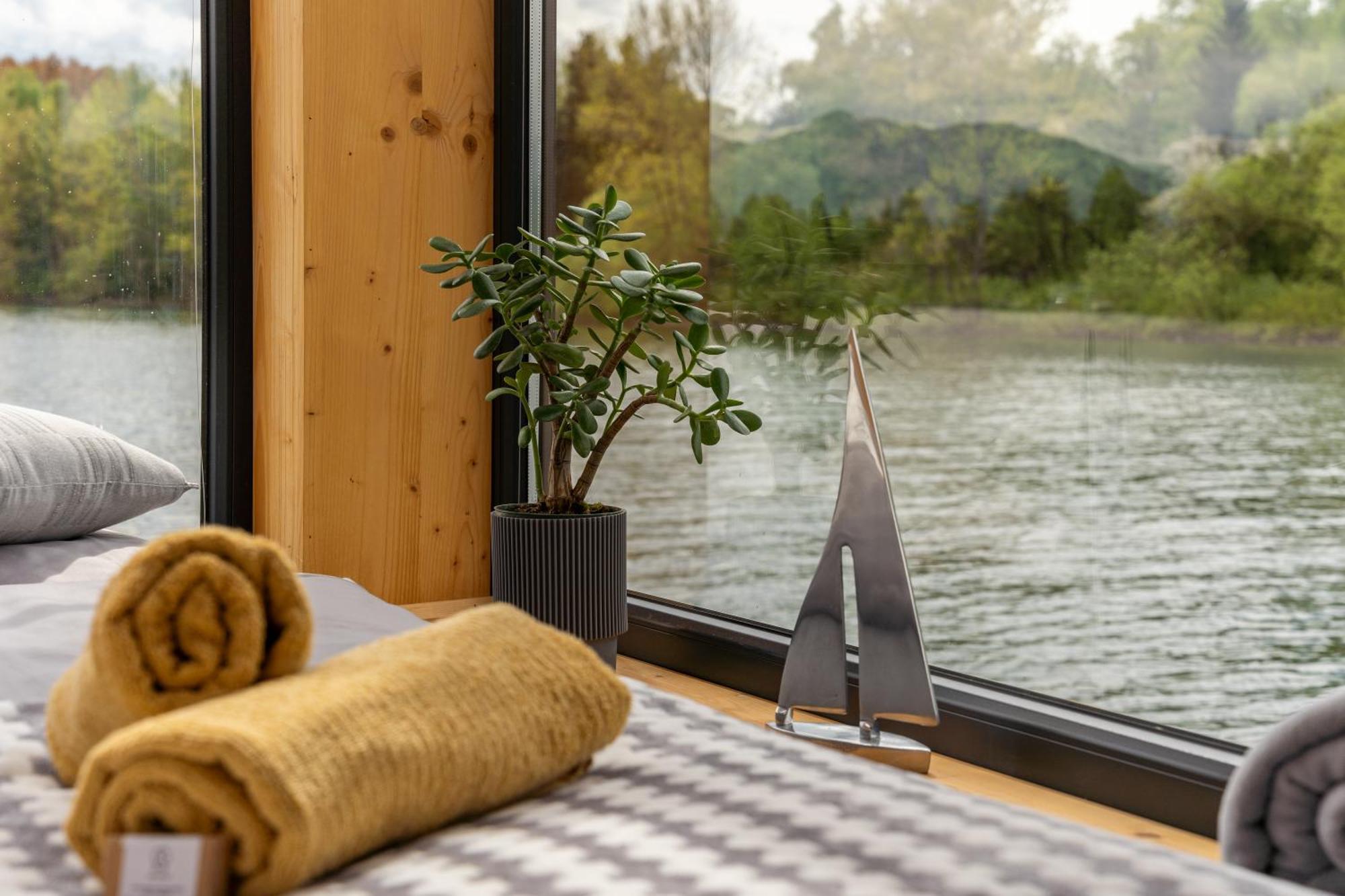 Aquachill Houseboat & Wellness Liptovský Trnovec Exterior foto