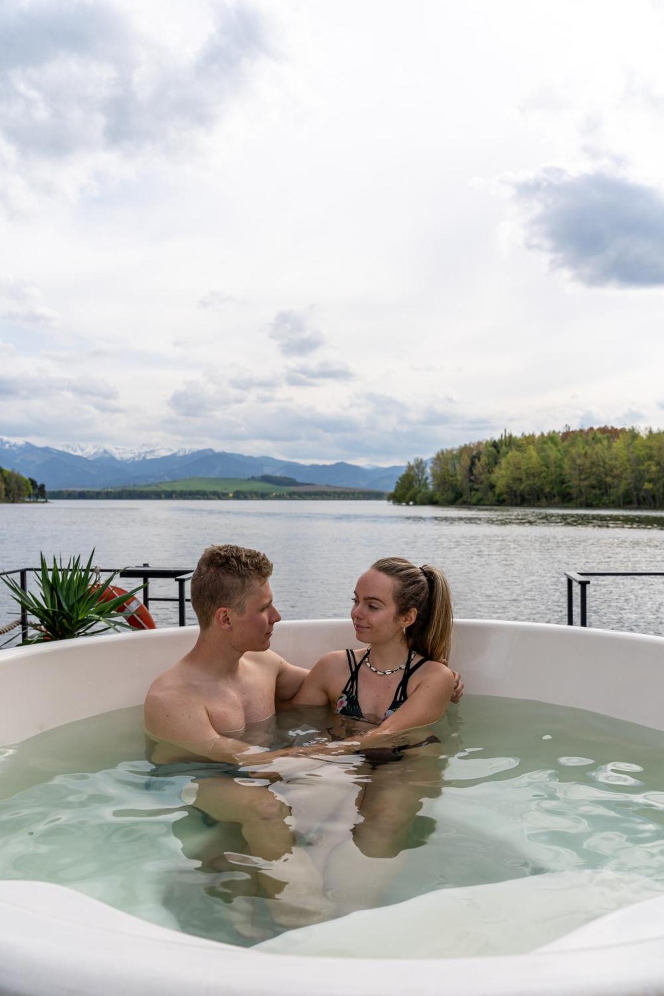 Aquachill Houseboat & Wellness Liptovský Trnovec Exterior foto